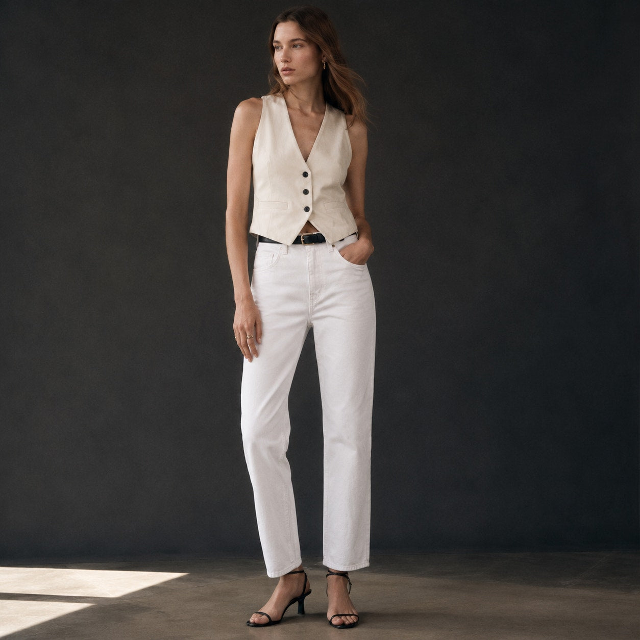 NWT FRAME Le High & Tight Straight Jeans in Rumpled Blanc, size 26