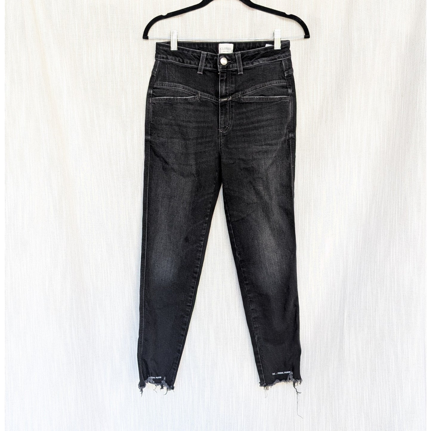 Closed Black Denim Style Pedal Pusher Mid-rise Ankle Straight Leg Jeans, size 28