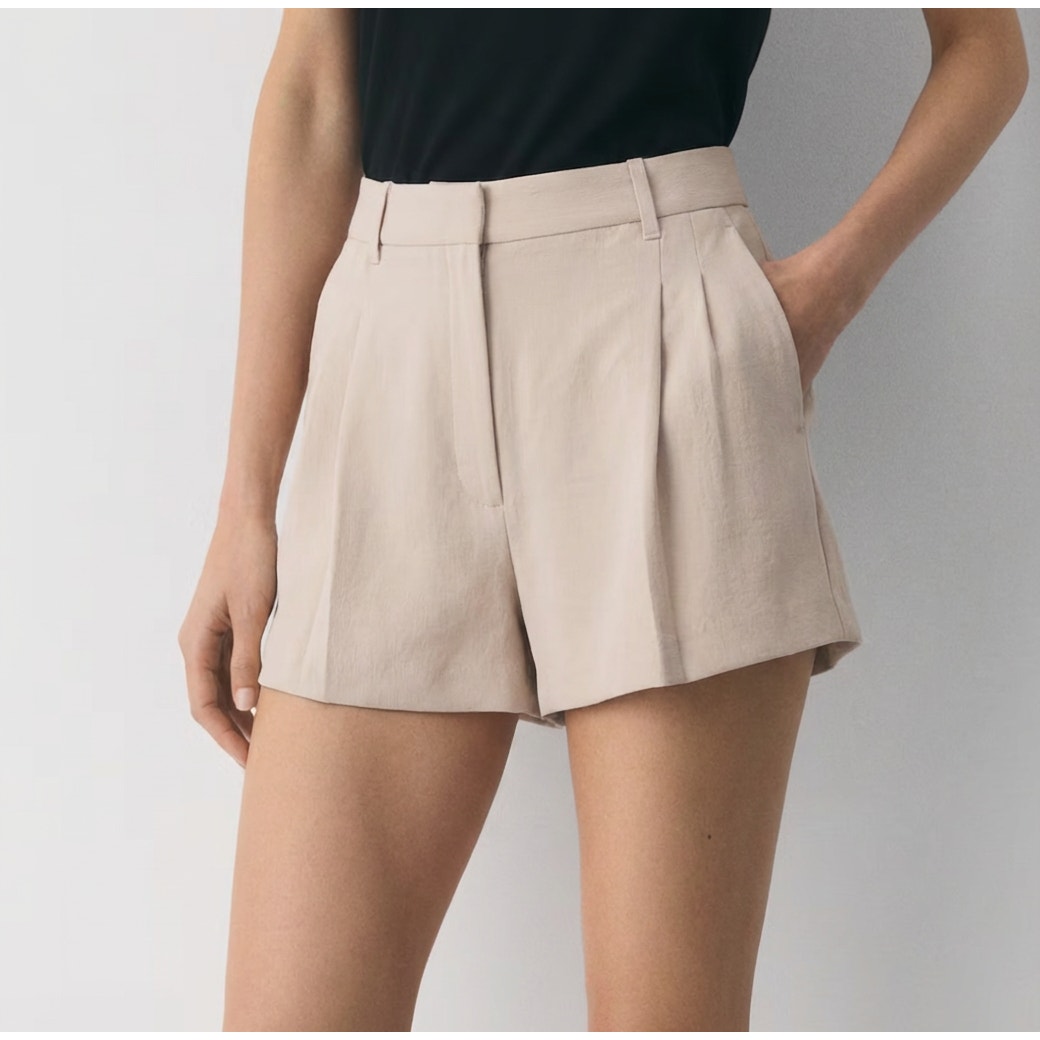 NWT Aritzia The Effortless Micro High-waisted Japanese Crepe Shorts, size 16