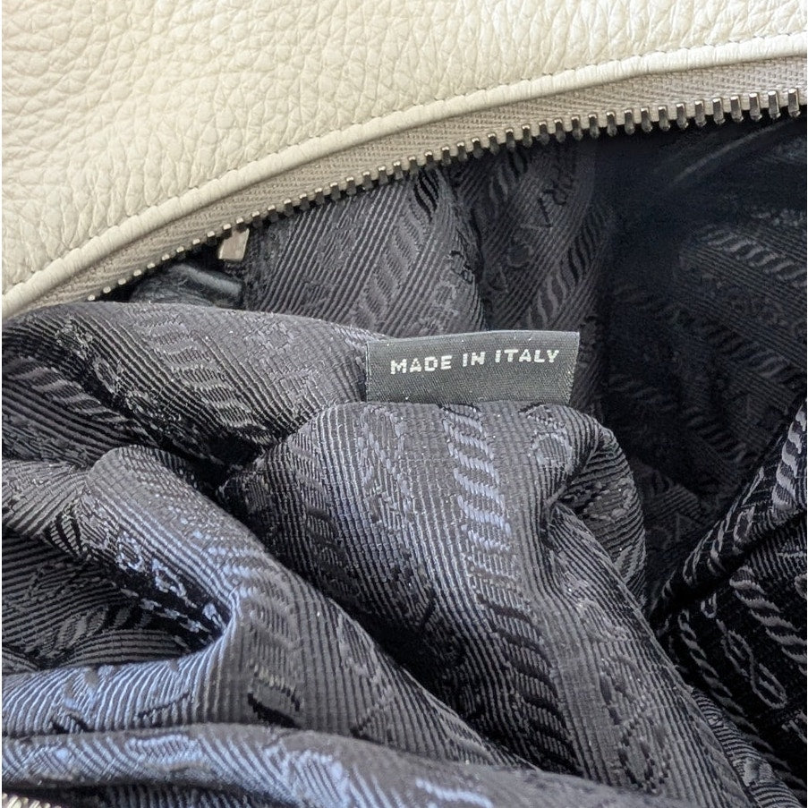 Prada Vitello Daino Leather Hobo Shoulder Bag Womens White Logo Zipper