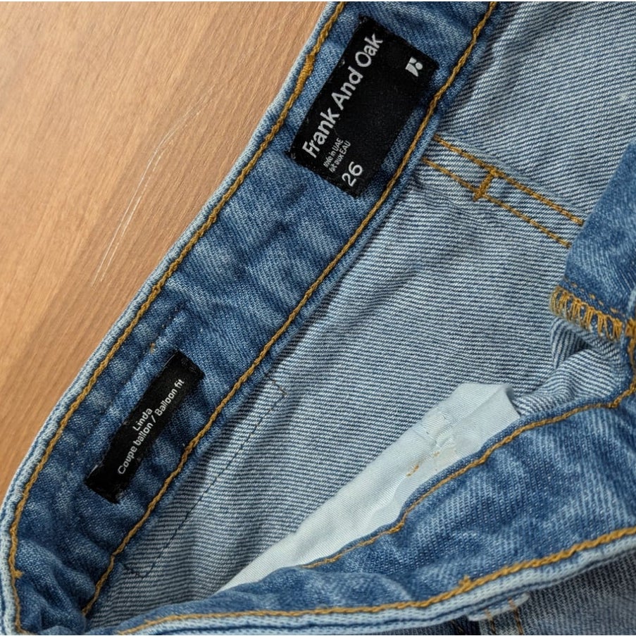 Frank And Oak Linda Balloon Fit High Rise Jeans in Light Wash Size 26