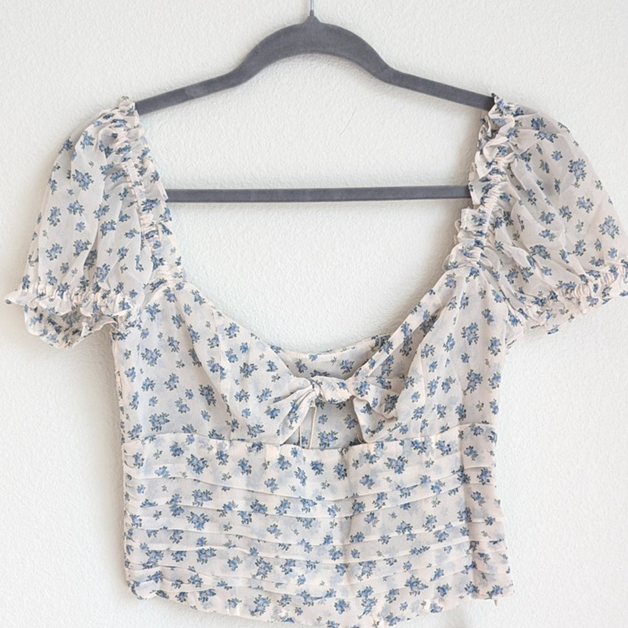NWOT For Love & Lemons White Floral Chiffon Chateau Short Sleeve Top, size XS