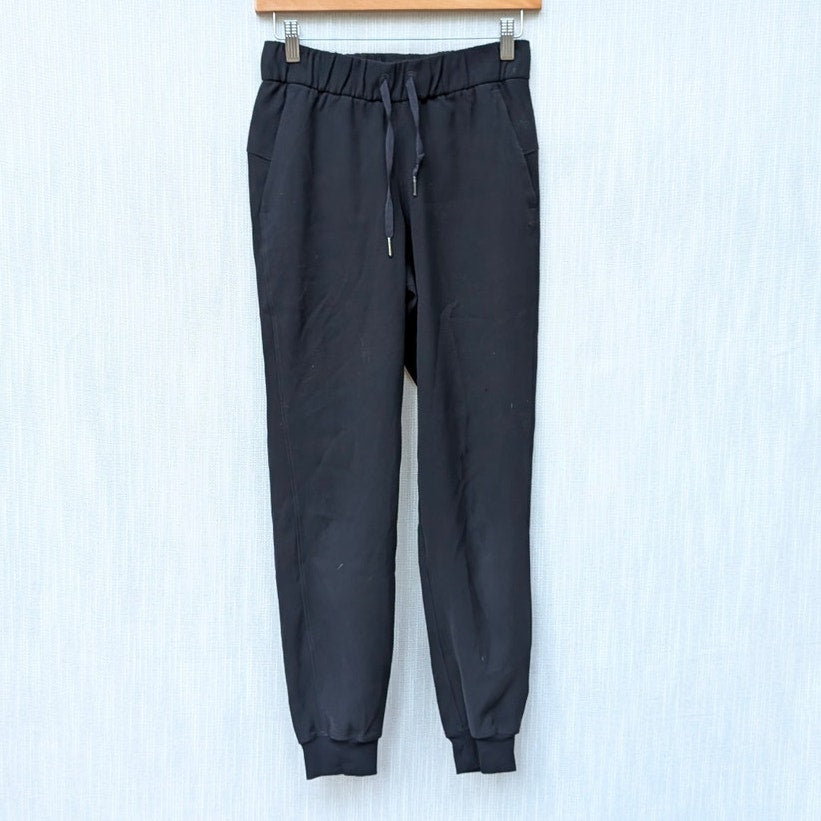 Lululemon W5BZDS Black On The Fly Jogger Tapered Leg Mid-rise Pants, size 2