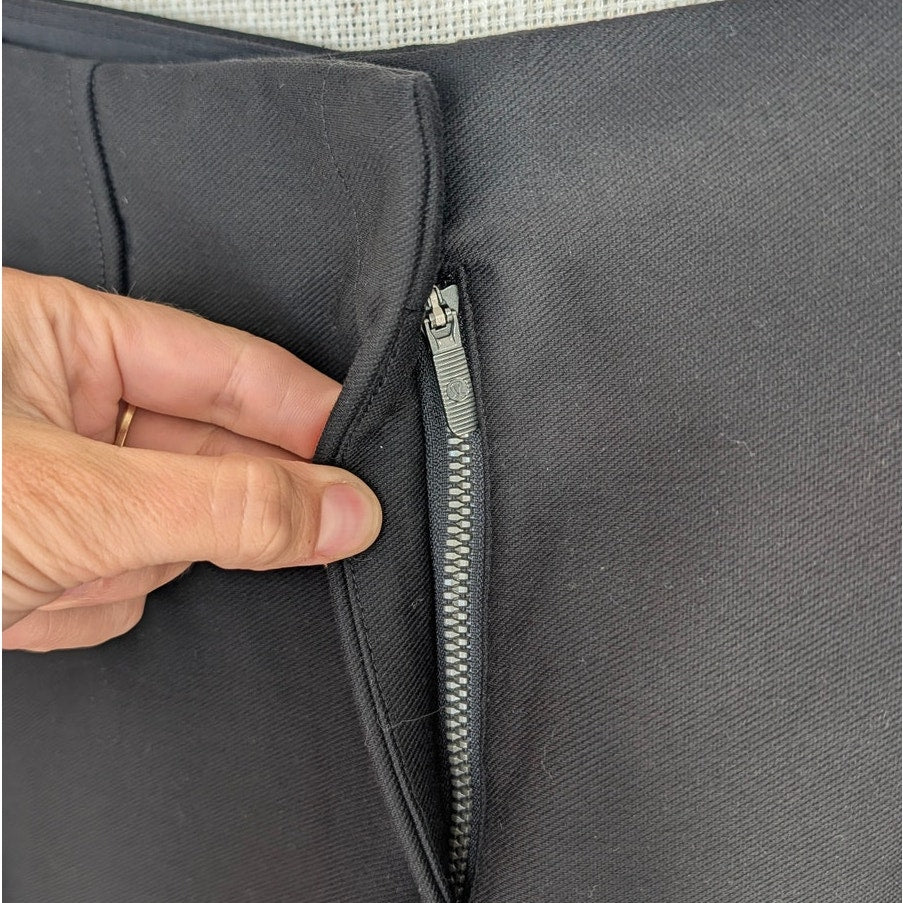 Lululemon Utilitech Relaxed-Fit High-Rise Short Womens 12 Wrinkle-free Twill