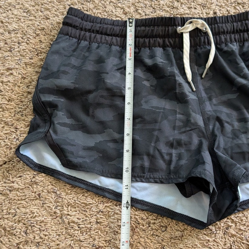Vuori Clementine Camouflage Stretch Gray Camo Athletic Stretch Shorts, size L