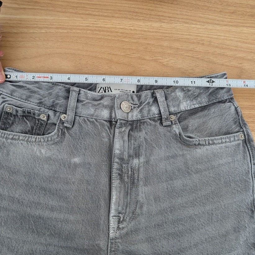 Zara Shimmer Gray Denim Raw Hem High-Rise Ankle Leg Jeans, size 2