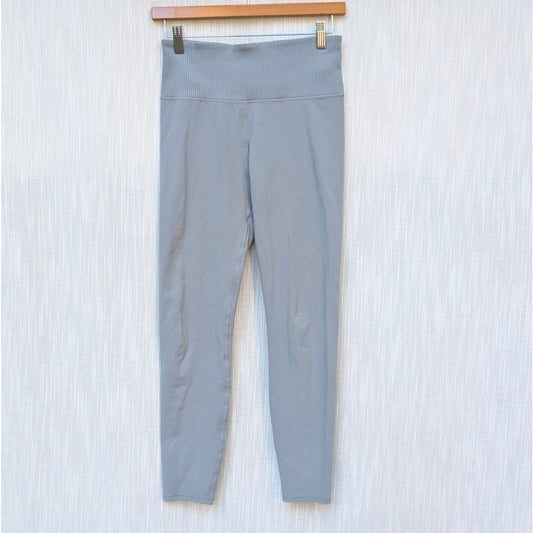 Vuori Studio Pocket Stride Mid-rise Cropped Leggings in Light Blue, size S-M