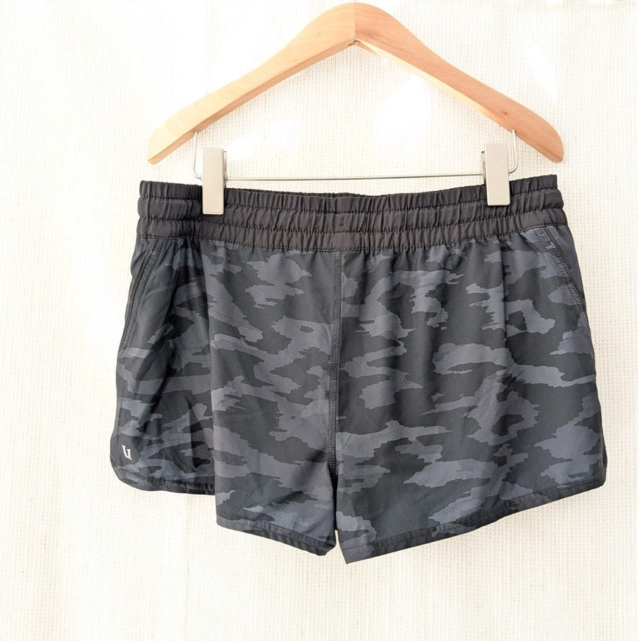 Vuori Clementine Camouflage Stretch Gray Camo Athletic Stretch Shorts, size L