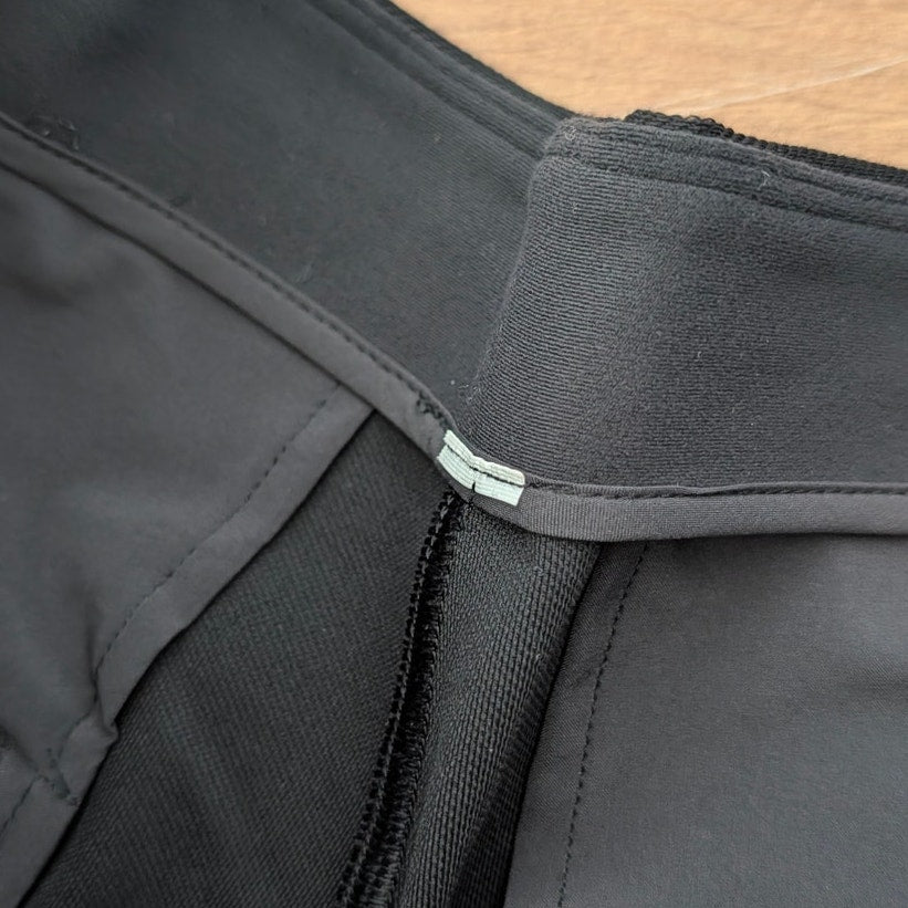Lululemon Utilitech Relaxed-Fit High-Rise Short Womens 12 Wrinkle-free Twill