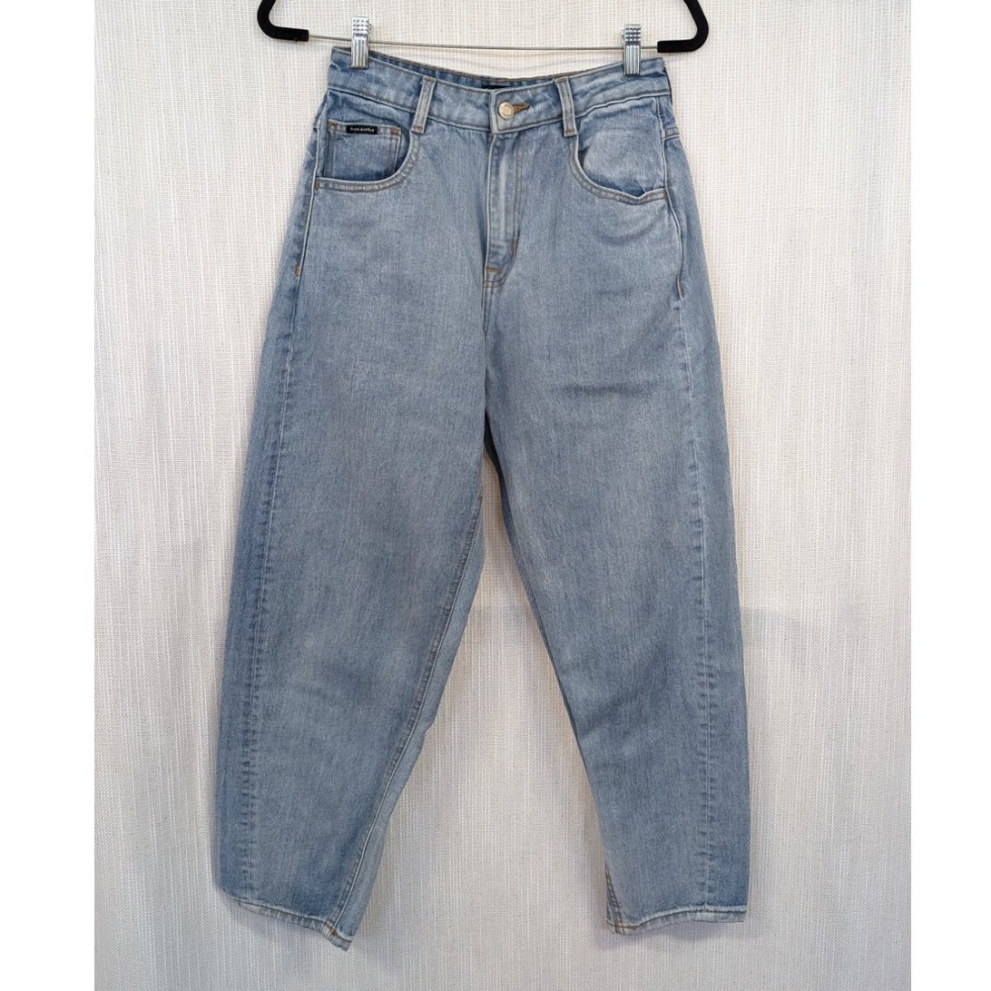 Frank And Oak Linda Balloon Fit High Rise Jeans in Light Wash Size 26