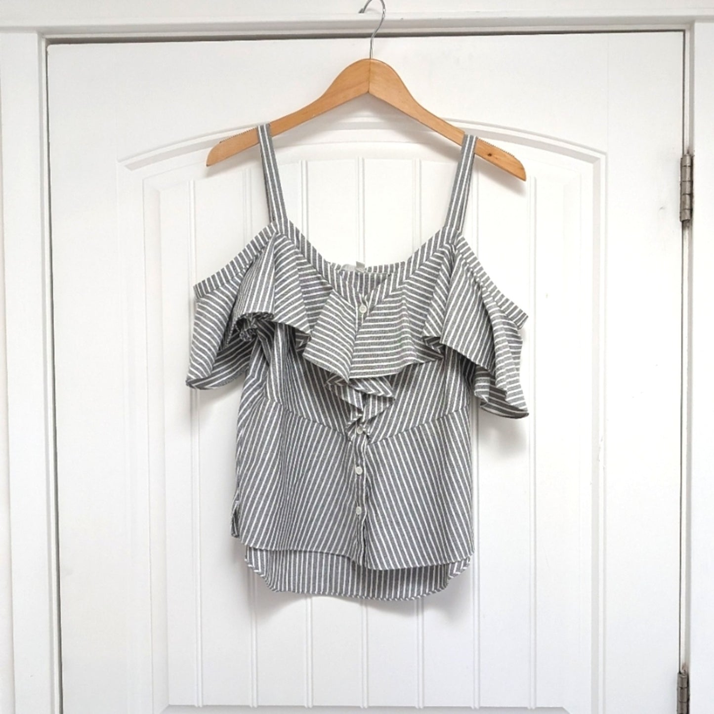 Veronica Beard Grant Cold Shoulder Gray/White V-Neck Button Striped Top, size 8