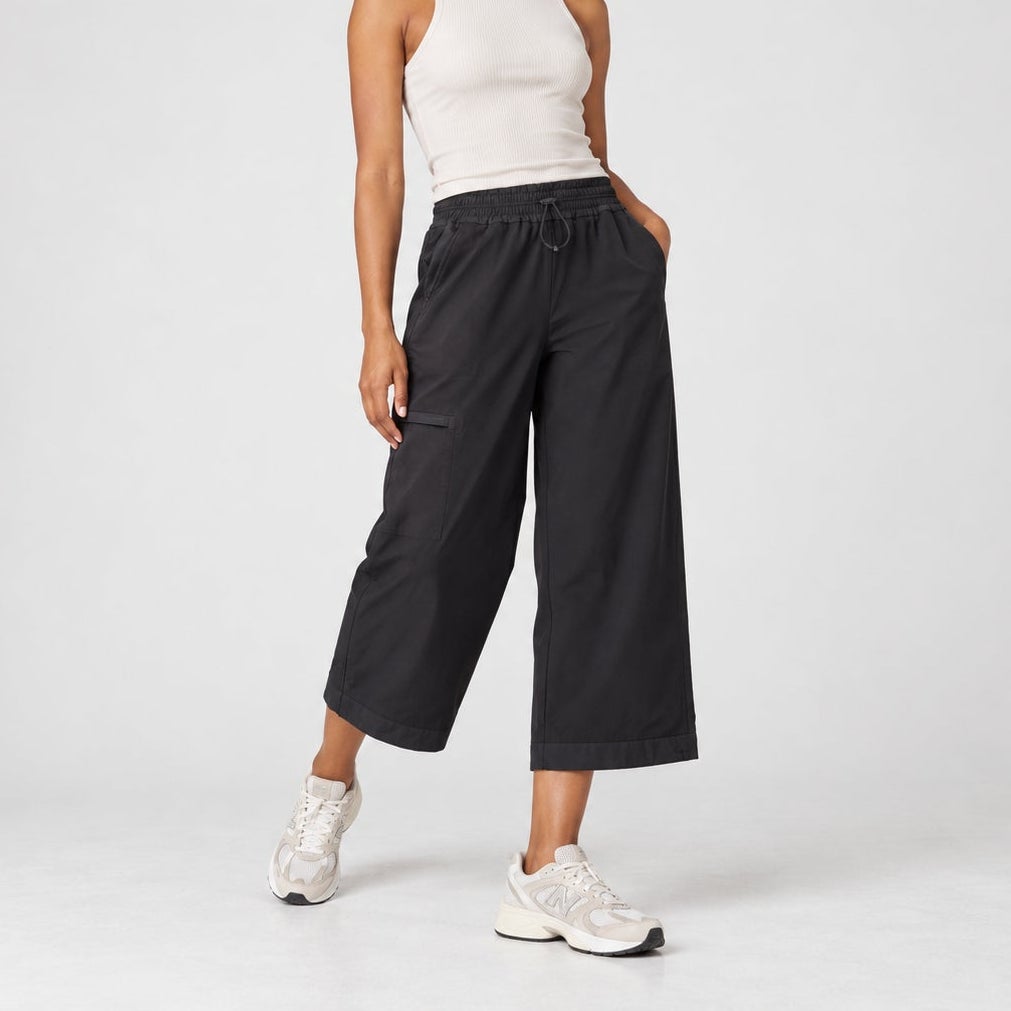 Athleta Triumph Hybrid Black Wide Leg Crop Athleisure Pants, size XS